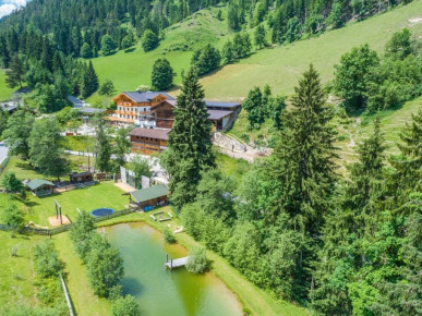 Hinterfischbachhof-spielen-Kinder-Urlaub-amBauernhof